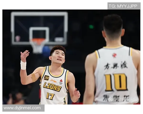 上海队与四川队季前赛精彩对决展现新赛季备战状态与球员表现 上海队与四川队季前赛精彩对决展现新赛季备战状态与球员表现