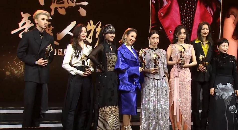 文娱时尚盛典上演宫心术女星争奇斗艳谁才是赢家？乔欣腿抢镜赢博体育(图4)