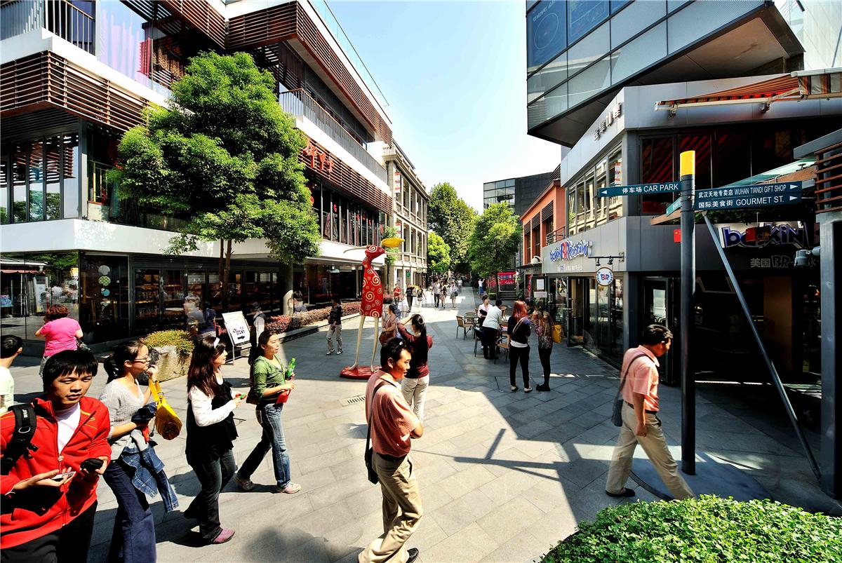 赢博体育武汉天下：江岸时尚潮地标 歇闲文娱核心(图1)