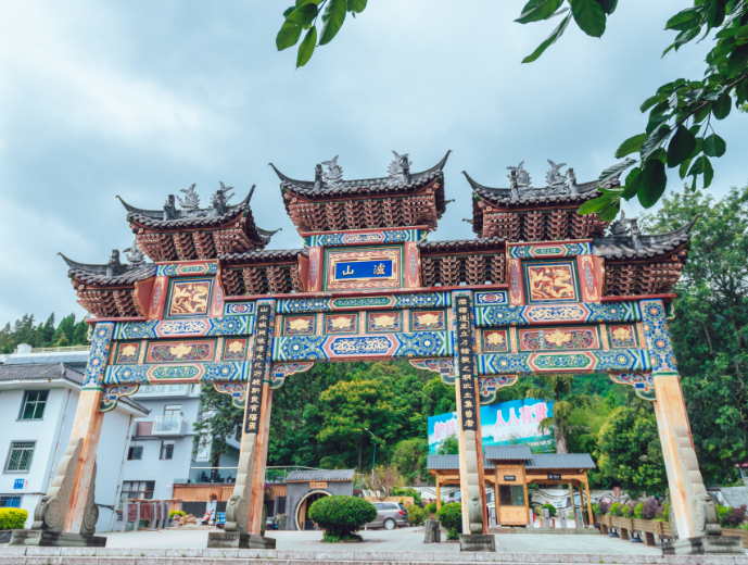 四海云逛凉山旅逛攻略必去景点：赢博体育泸山(图2)