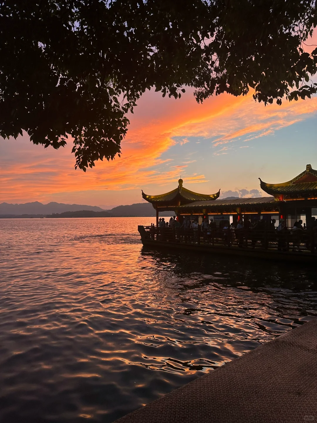 赢博体育杭州情侣旅逛攻略：西湖+宋城必打卡地举荐(图2)