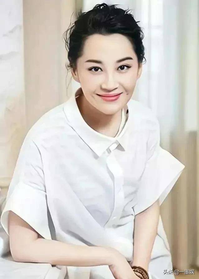清点文娱圈真正的时尚女神不是穿得赢博体育少而是骨子里发放出的气质(图4)