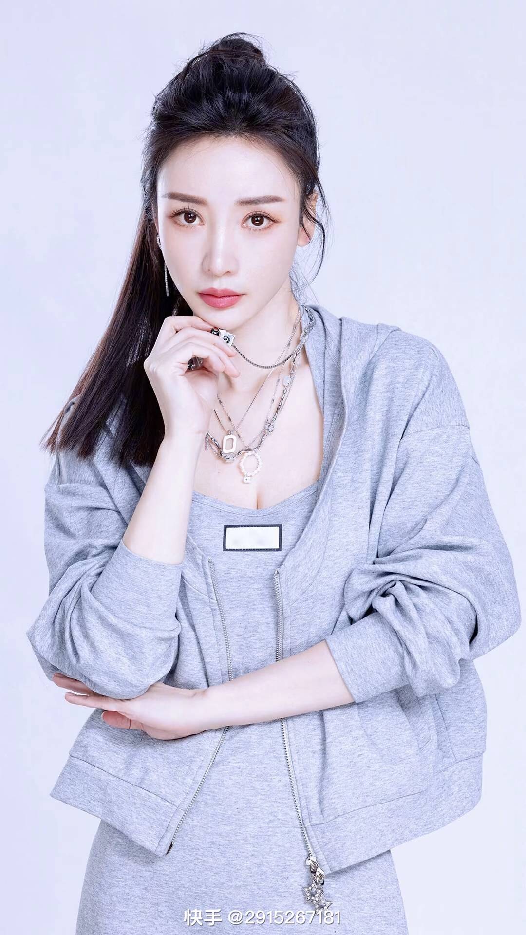 赢博体育柳岩文娱圈的时尚风向标(图3)