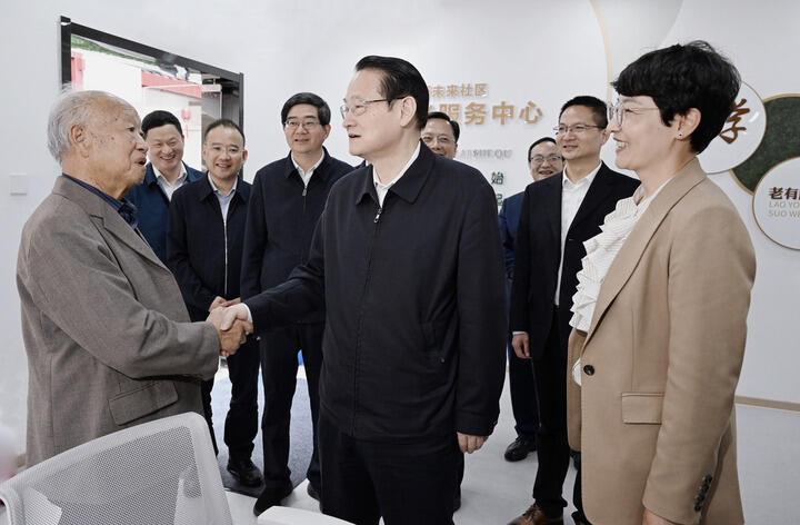 易炼红正在衢州调研：推进党纪进修教化走深走赢博体育实睹行生效 正在四省边际核心都会装备上得到更大冲破(图1)
