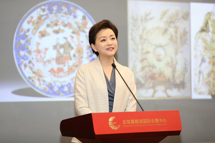 赢博体育用光影讲述品牌故事：片子与时尚高质料统一兴盛论坛利市召开(图2)