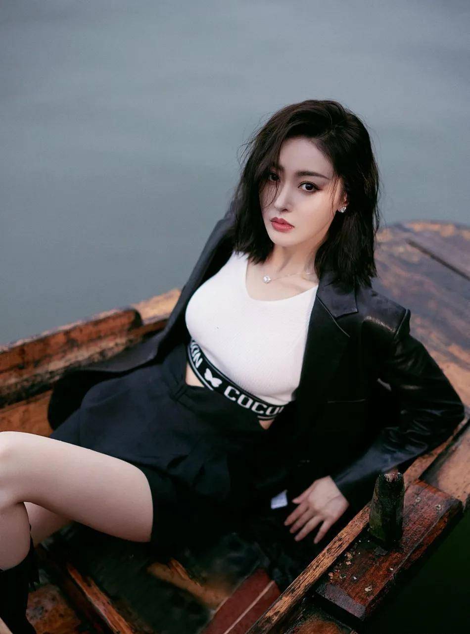 文娱圈最赢博体育时尚的这些辣妹身段一流格外辣到了每局部内心(图23)