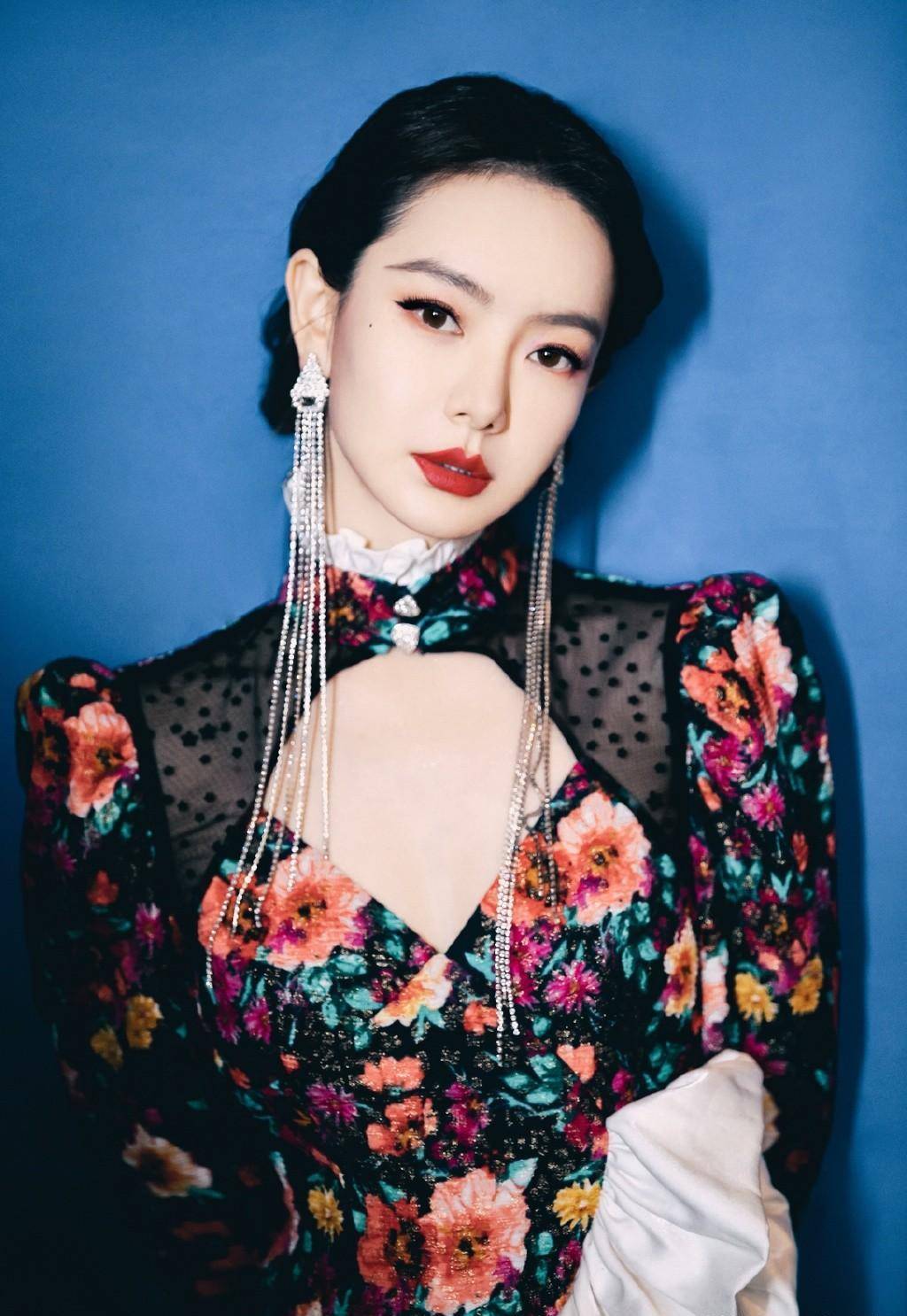文娱圈最赢博体育时尚的这些辣妹身段一流格外辣到了每局部内心(图28)