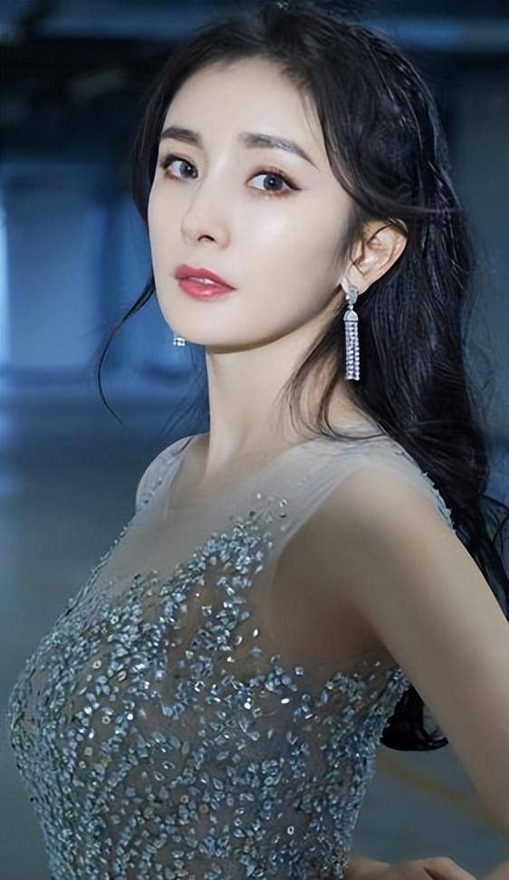 文娱圈这些具有绝品身段的女明星杨幂时尚张雨绮时尚太绝了赢博体育(图4)