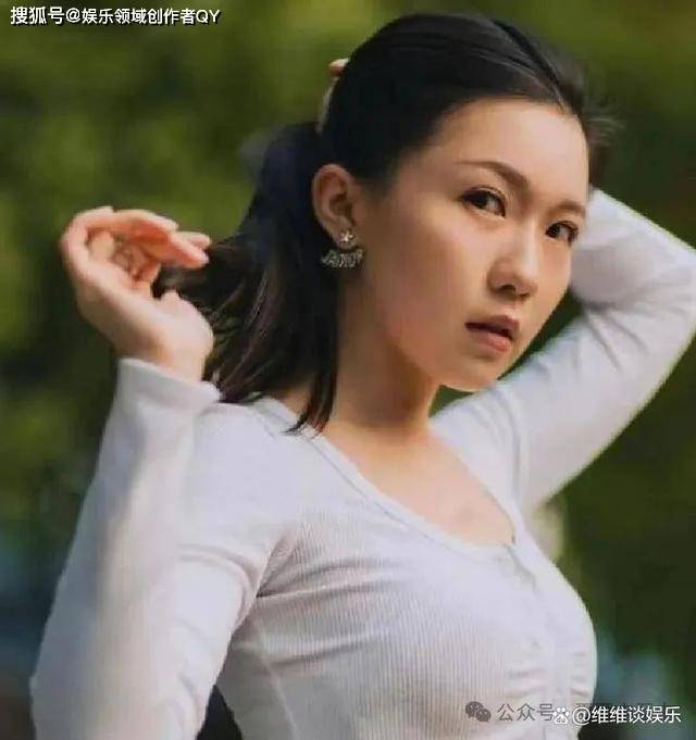 李连杰小女儿发育过猛穿露脐装又美又欲19岁肉体赛过影帝赢博体育(图3)